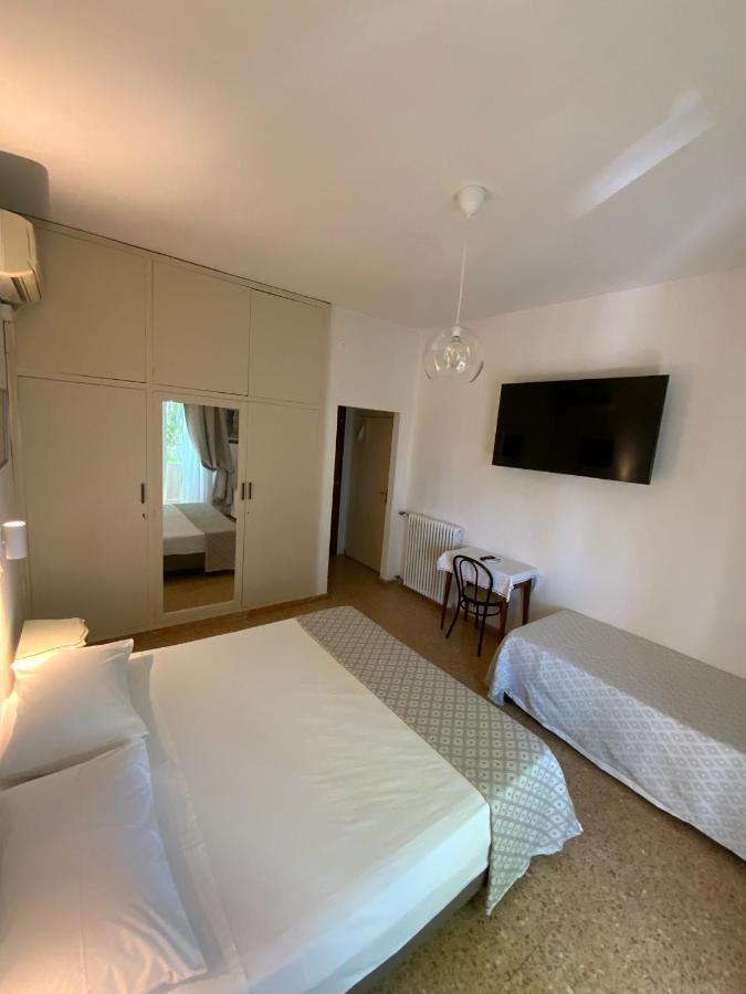 Hotel Naviglio مارينا دي بييتراسانْت المظهر الخارجي الصورة