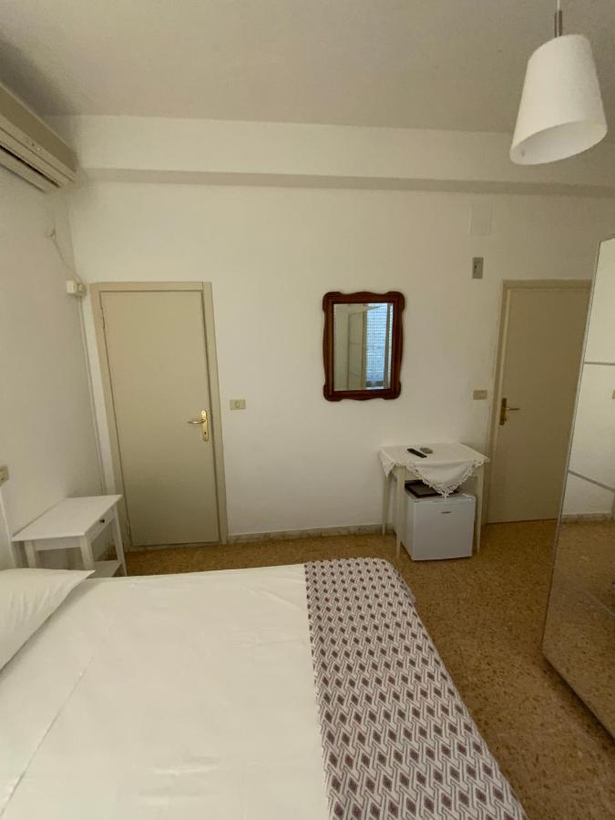 Hotel Naviglio مارينا دي بييتراسانْت المظهر الخارجي الصورة