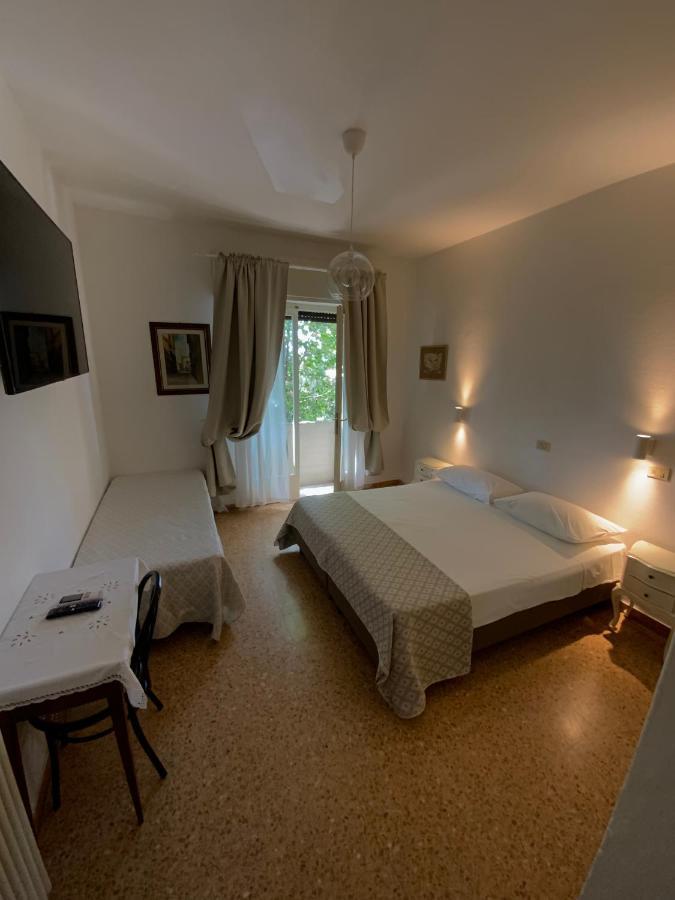 Hotel Naviglio مارينا دي بييتراسانْت المظهر الخارجي الصورة