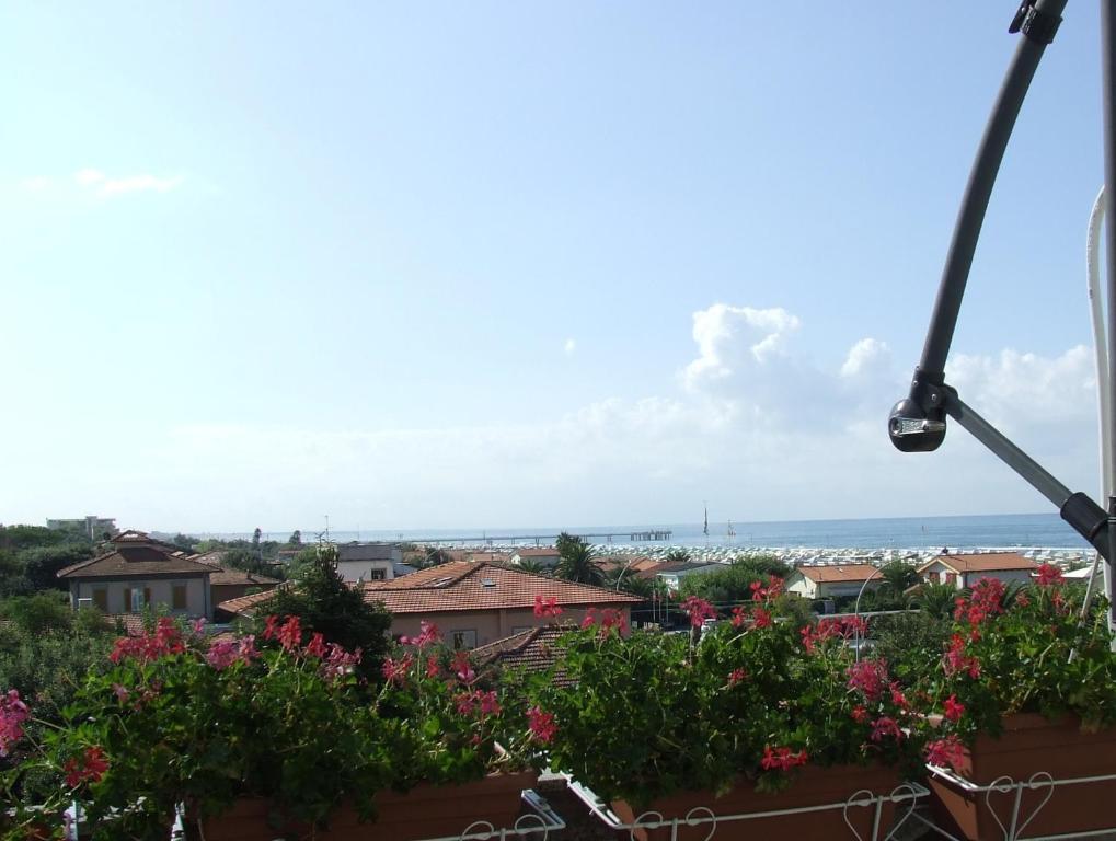 Hotel Naviglio مارينا دي بييتراسانْت المظهر الخارجي الصورة