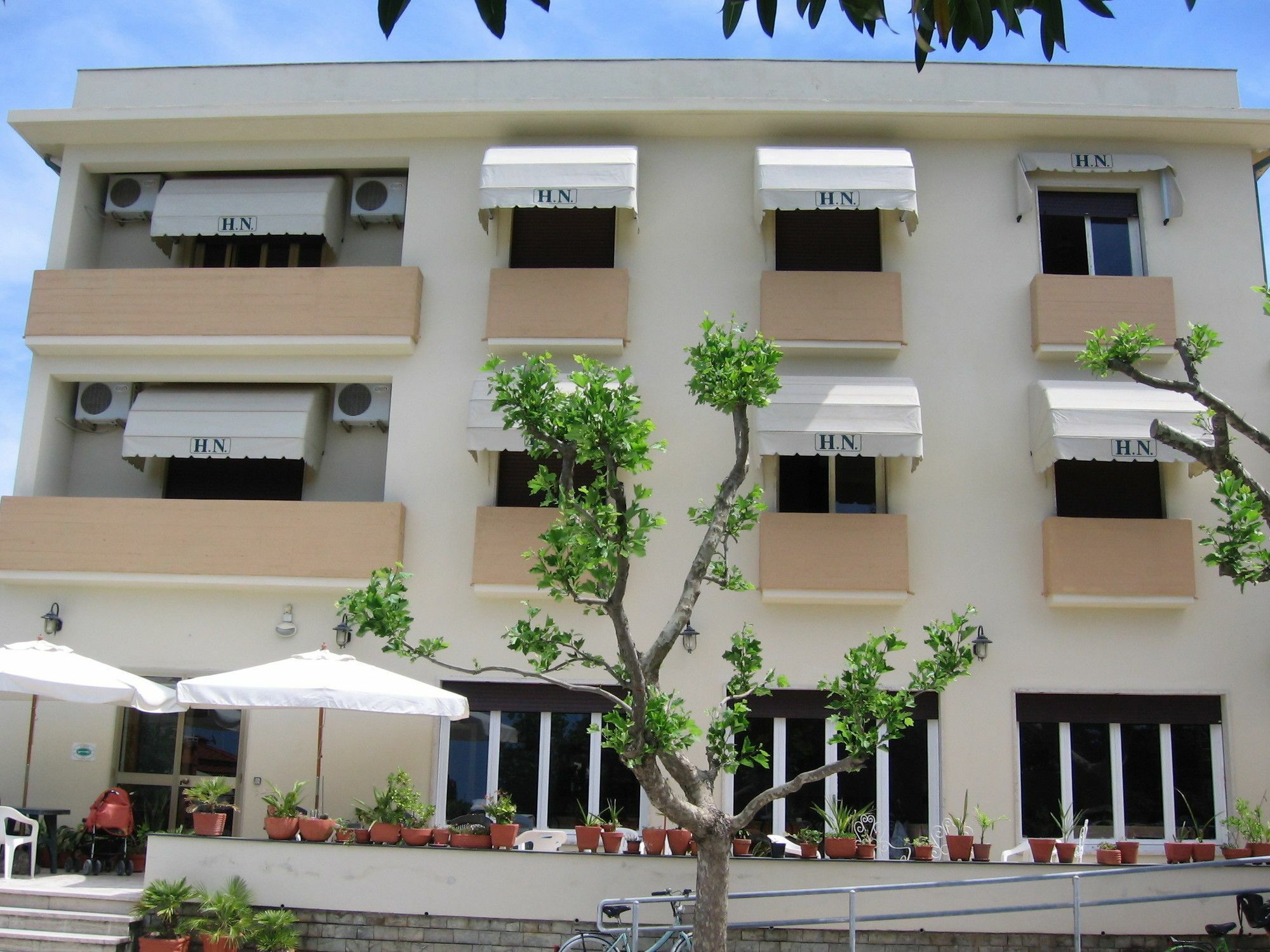 Hotel Naviglio مارينا دي بييتراسانْت المظهر الخارجي الصورة